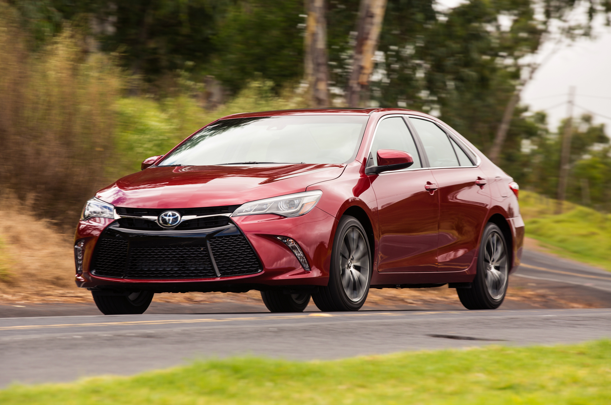 Toyota Camry XSE 2015: Perpaduan Kemewahan, Performa, dan Teknologi