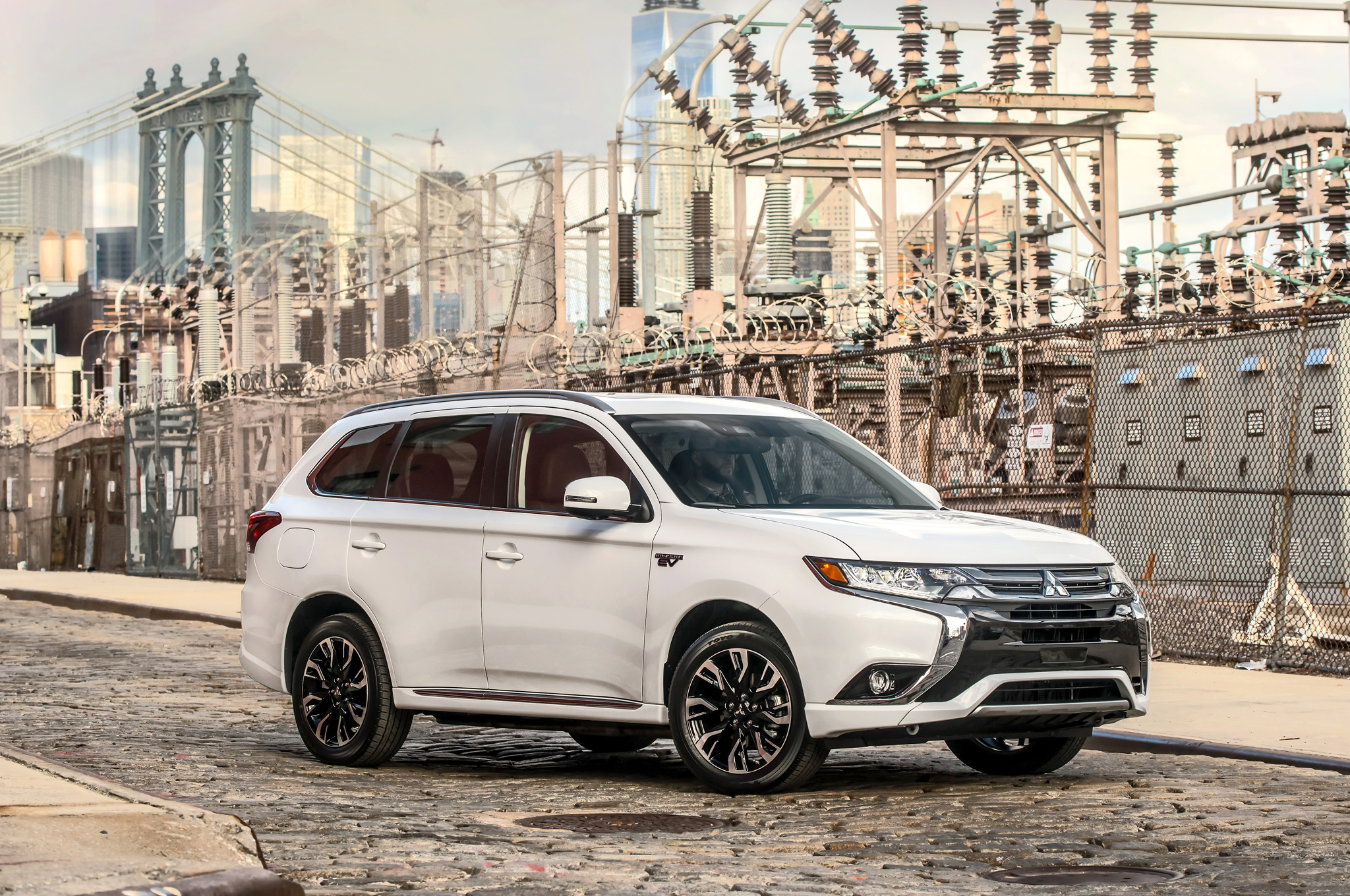 2017 Mitsubishi Outlander Plug In Reviews And Rating Motortrend
