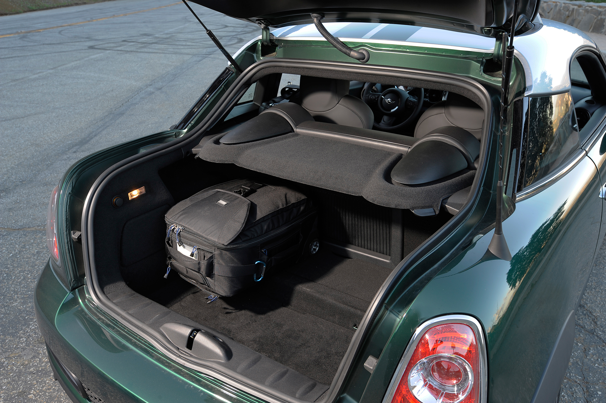 2013 Mini Cooper S Coupe Cabin Motor Trend En Español