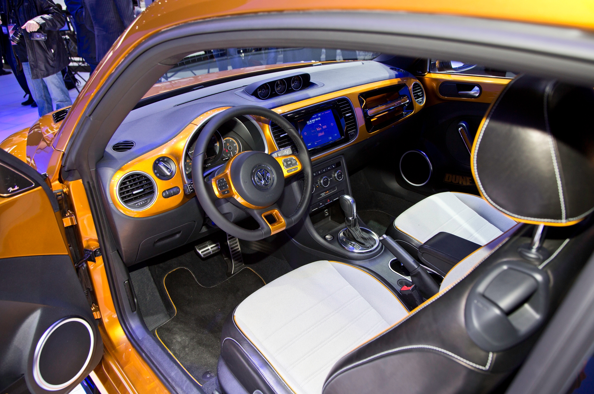 Volkswagen Interior Volkswagen-Beetle-Dune-Concept-interior - Motor Trend en Español