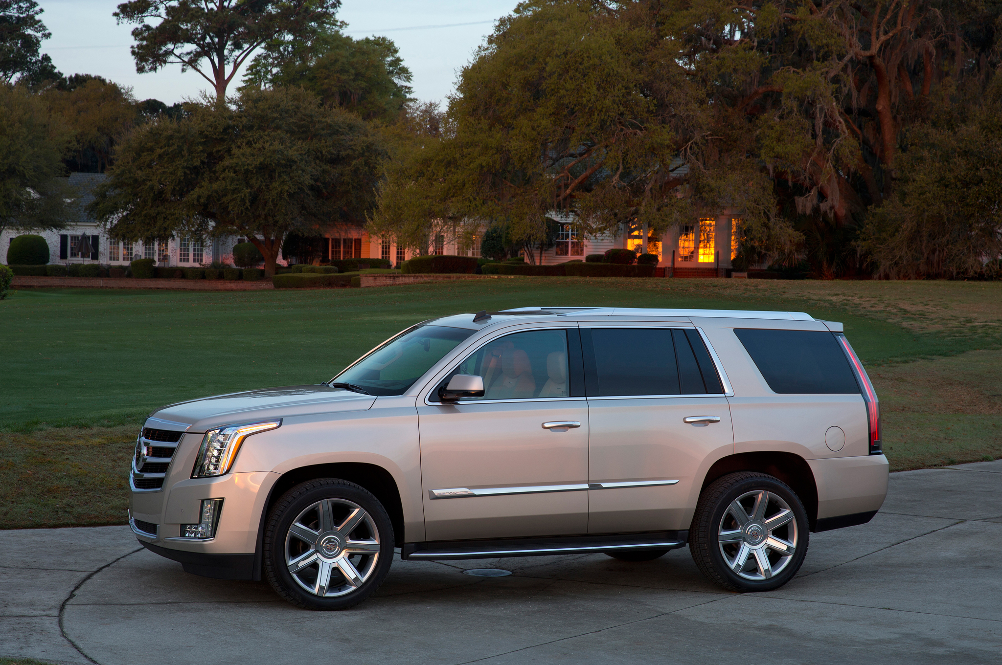 A Fondo con la Cadillac Escalade 2016 - Motor Trend en Español