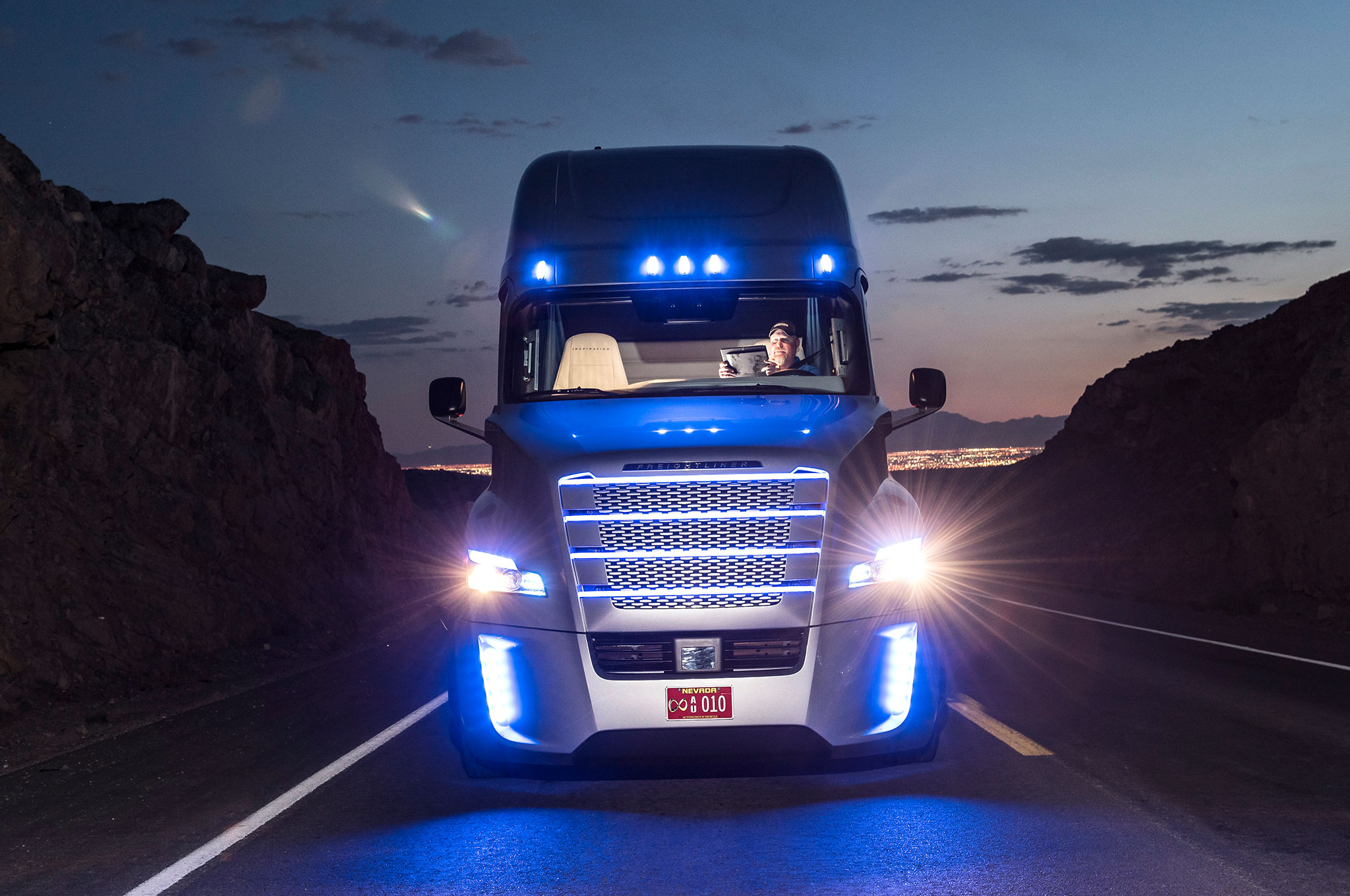 2015 Freightliner Cascadia >> Camión autónomo obtiene permiso para circular en EEUU 2015 Freightliner Cascadia >> Camión autónomo obtiene permiso para circular en EEUU