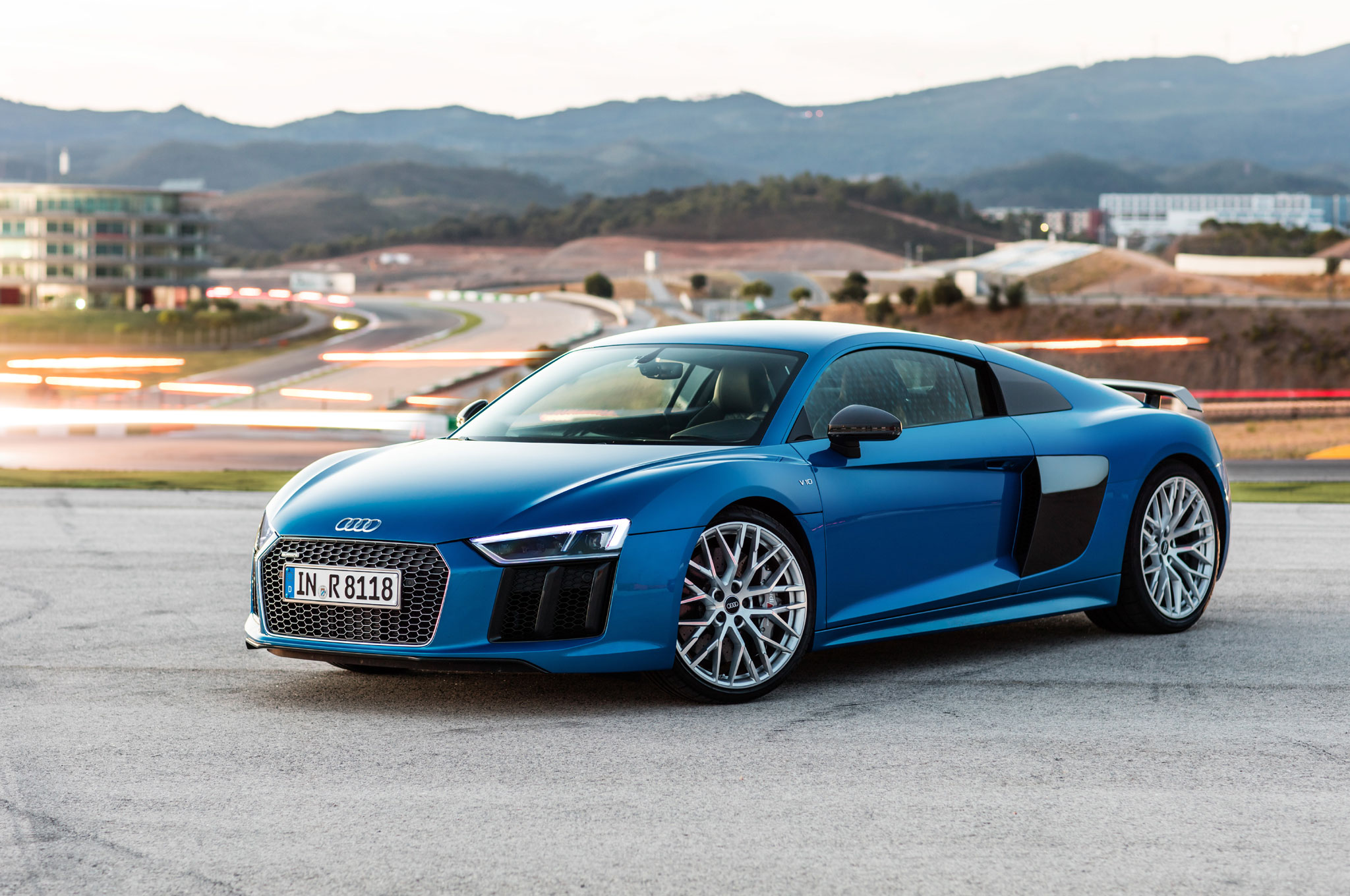 2017 Audi R8 V10 Plus Front Three Quarter 02 Motor Trend En Español 2017 Audi R8 V10 Plus Front Three Quarter 02