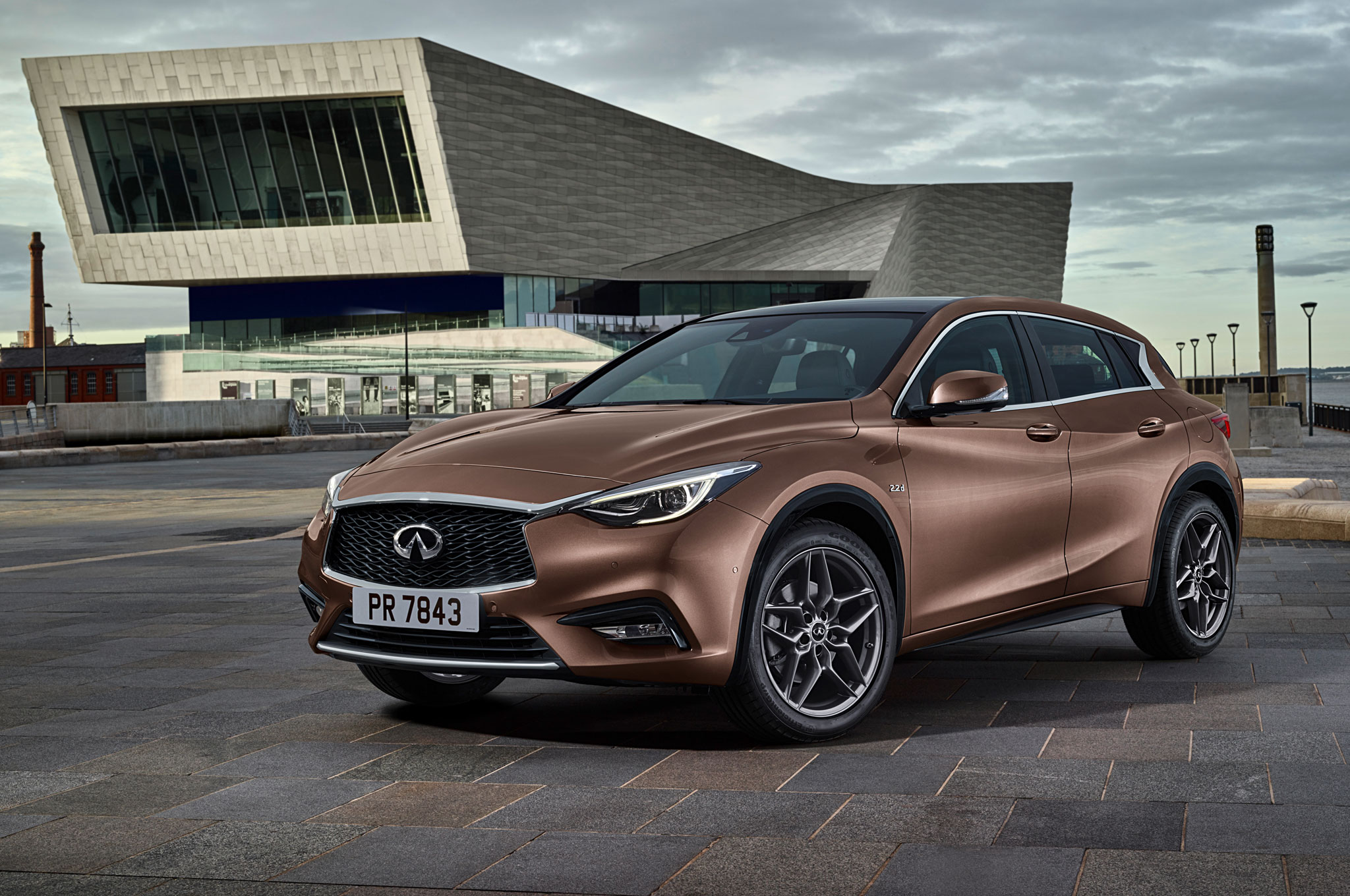 2017 Infiniti Q30 Luxury Hatchback Front Three Quarter 02 Motor 2017 Infiniti Q30 Luxury Hatchback Front Three Quarter 02