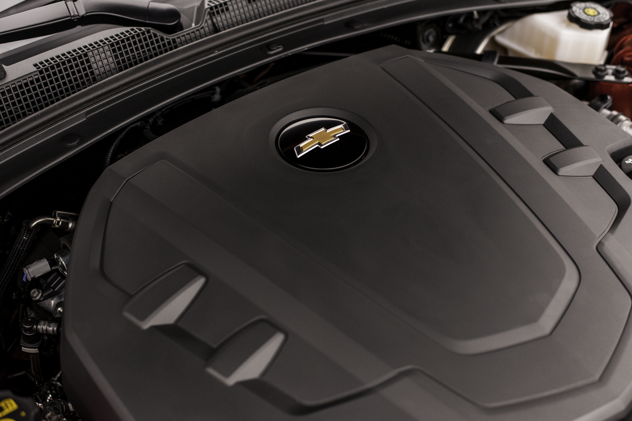 2016 Chevrolet Camaro RS engine cover Motor Trend En Espa ol 2016-chevrolet-camaro-rs-engine-cover-motor-trend-en-espa-ol