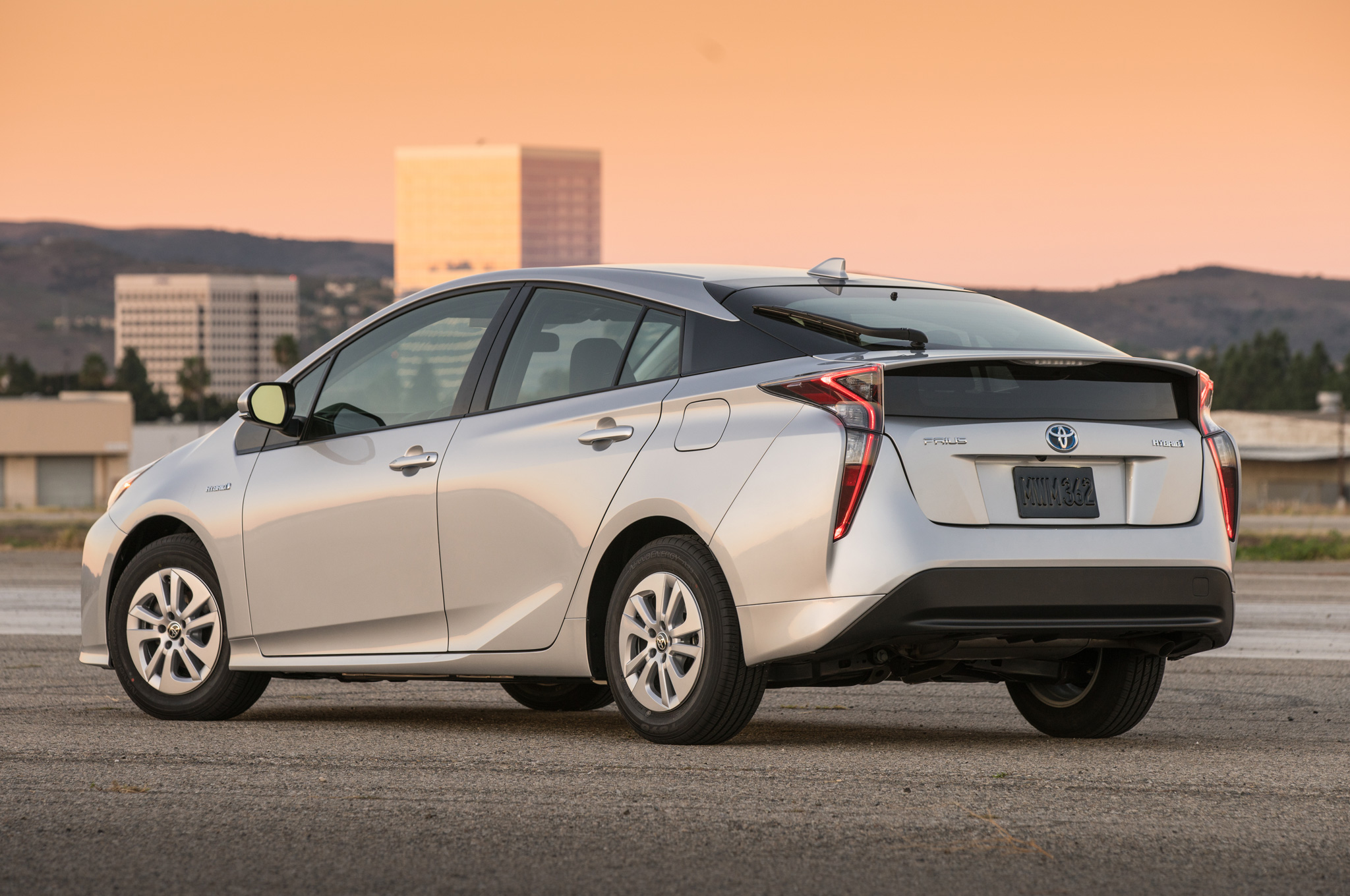 2016 Toyota Prius Two Rear Three Quarter 01 Motor Trend En Español 29 Junio 2016 Wpengine