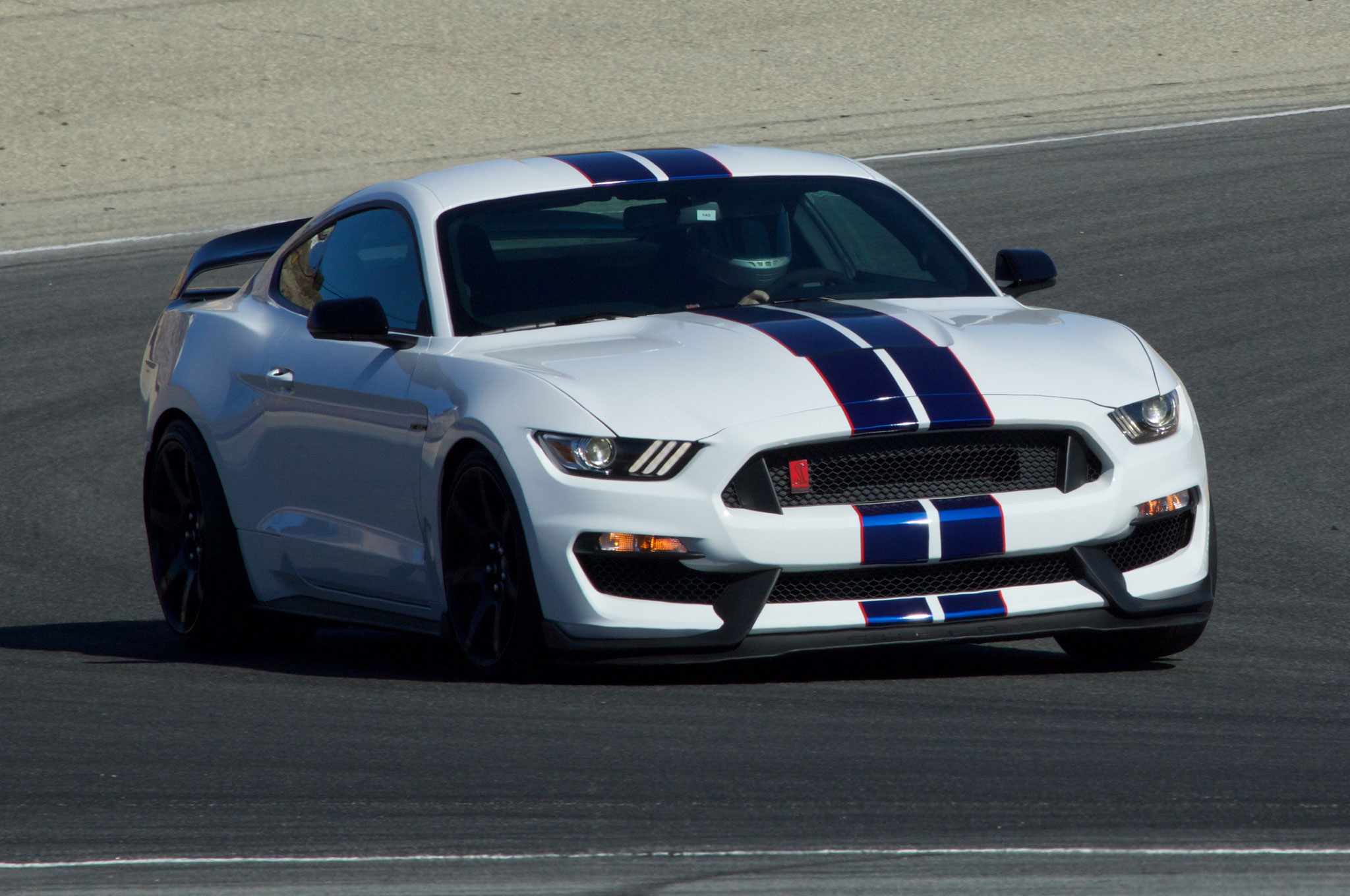 Ford Shelby GT350 Mustang y GT350R, con más equipamiento de serie
