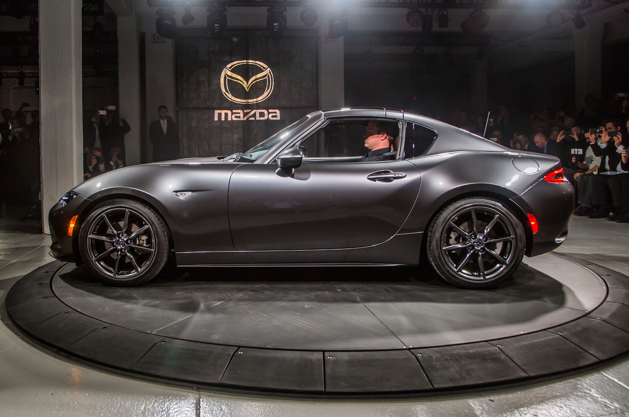 2017 Mazda Mx 5 Miata Rf On Stage Top Up2 Motor Trend En Español 29 Junio 2016 Wpengine