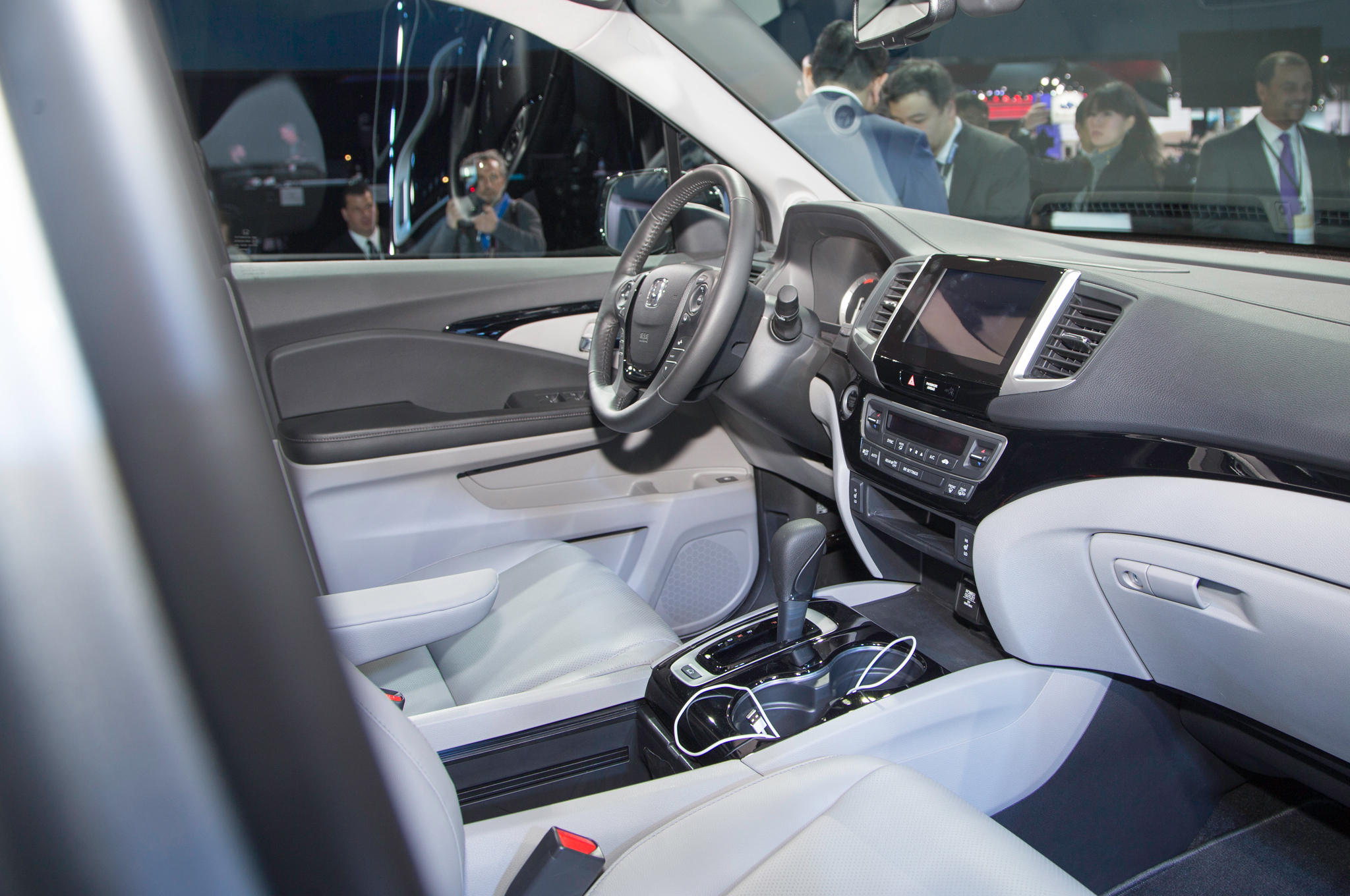 2017 Honda Ridgeline Interior View 02 Motor Trend En Español 29 Junio 2016 Wpengine
