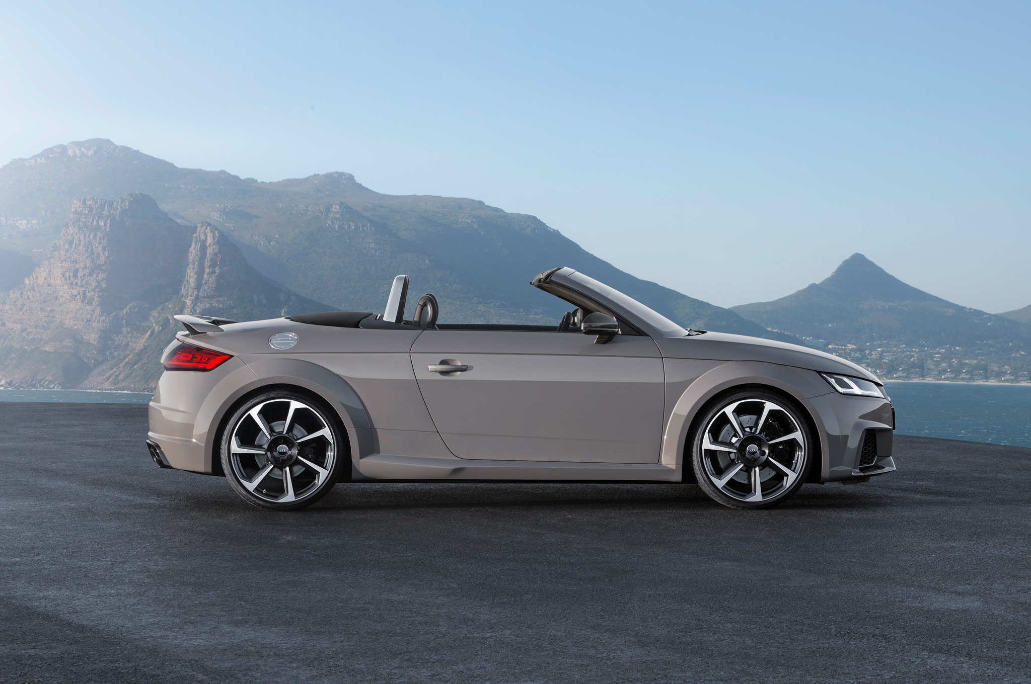 Drive Co Uk Testing The 2017 Audi Tt Rs Roadster 2 5 Tfsi Quattro