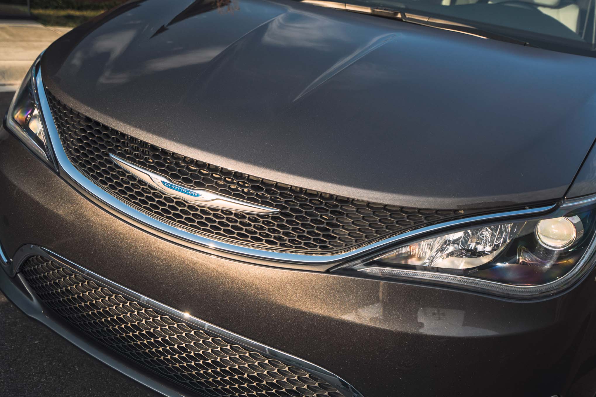 2017 Chrysler Pacifica Grille Motor Trend En Español 2017 Chrysler Pacifica Grille