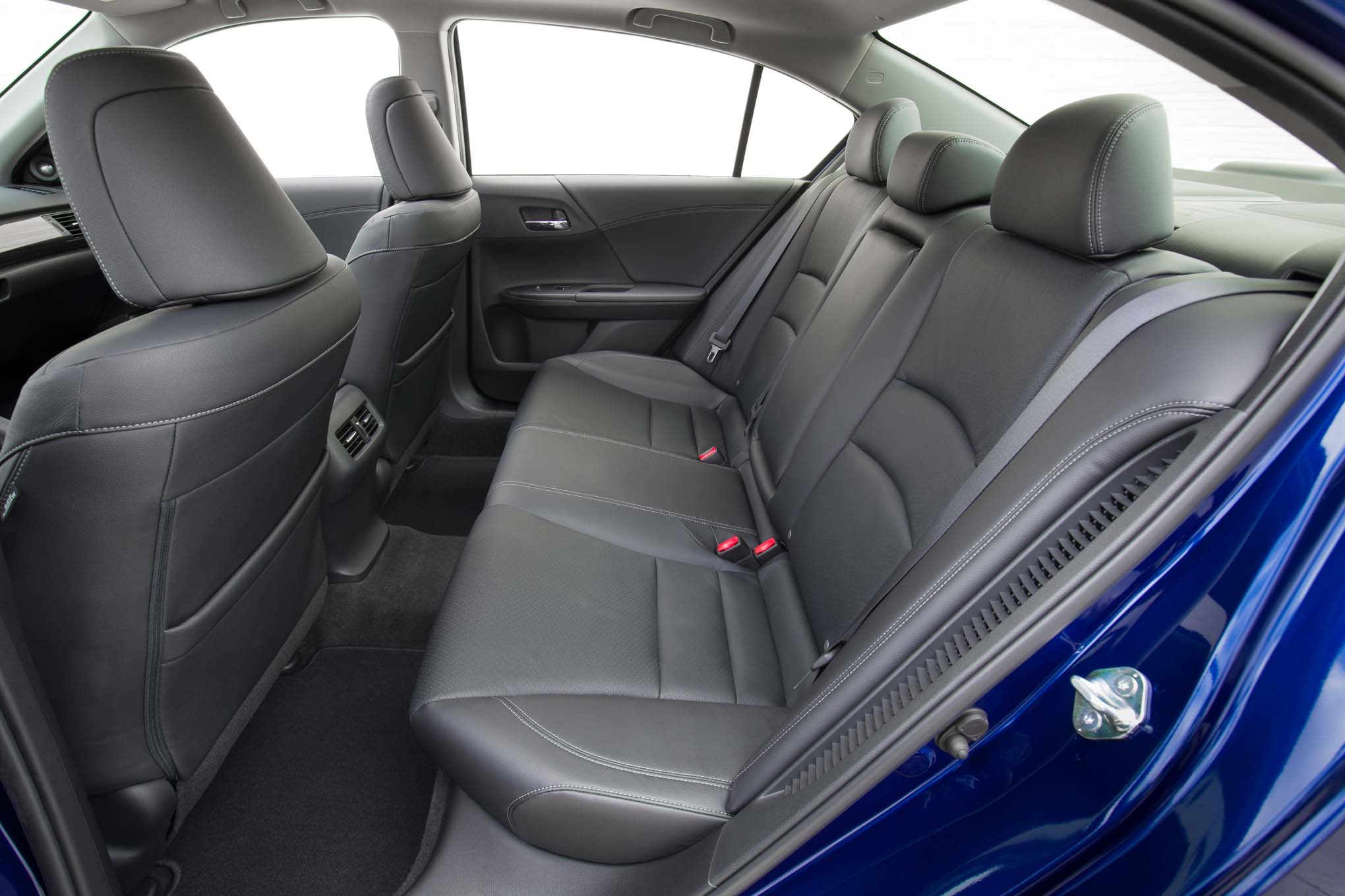 2017 Honda Accord Hybrid Rear Interior View Motor Trend En Español 2017 Honda Accord Hybrid Rear Interior View