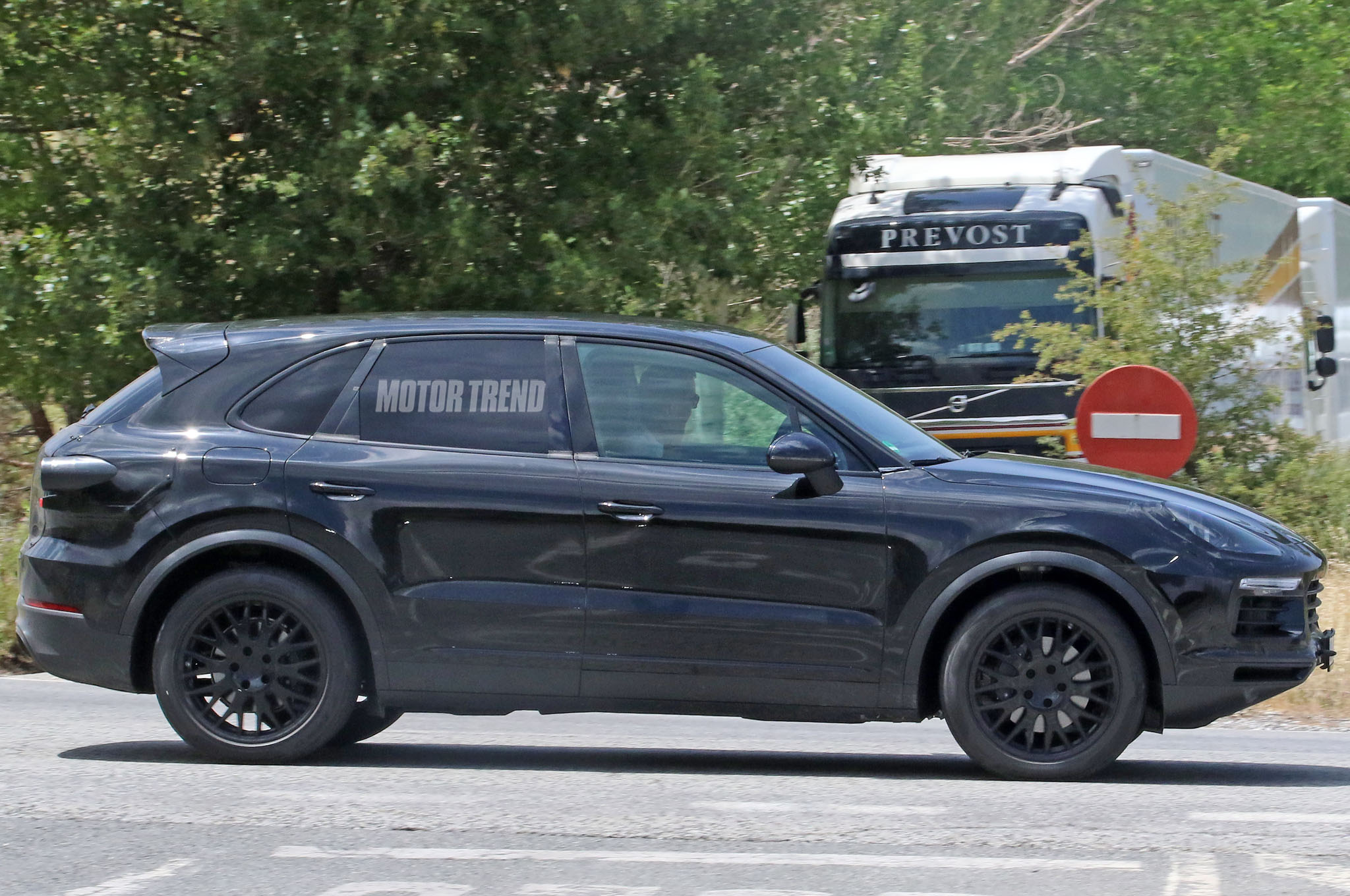 Next Gen Porsche Cayenne Side Close Up Motor Trend En Español Next Gen Porsche Cayenne Side Close Up