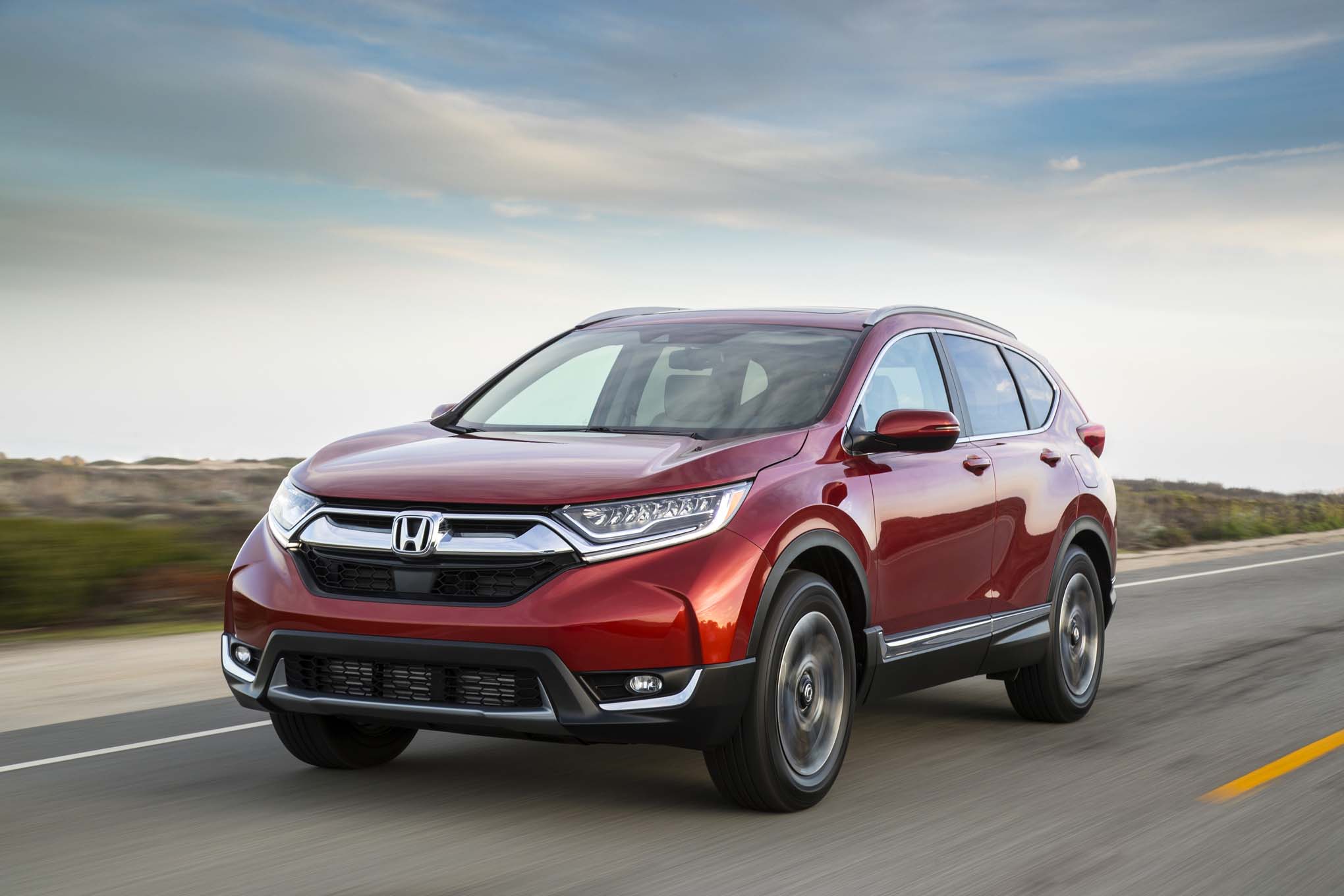 Honda Cr V 2017 Vs Toyota Rav4 Cuál Crossover Tiene Más 2017 Honda Cr V Front Three Quarter In Motion
