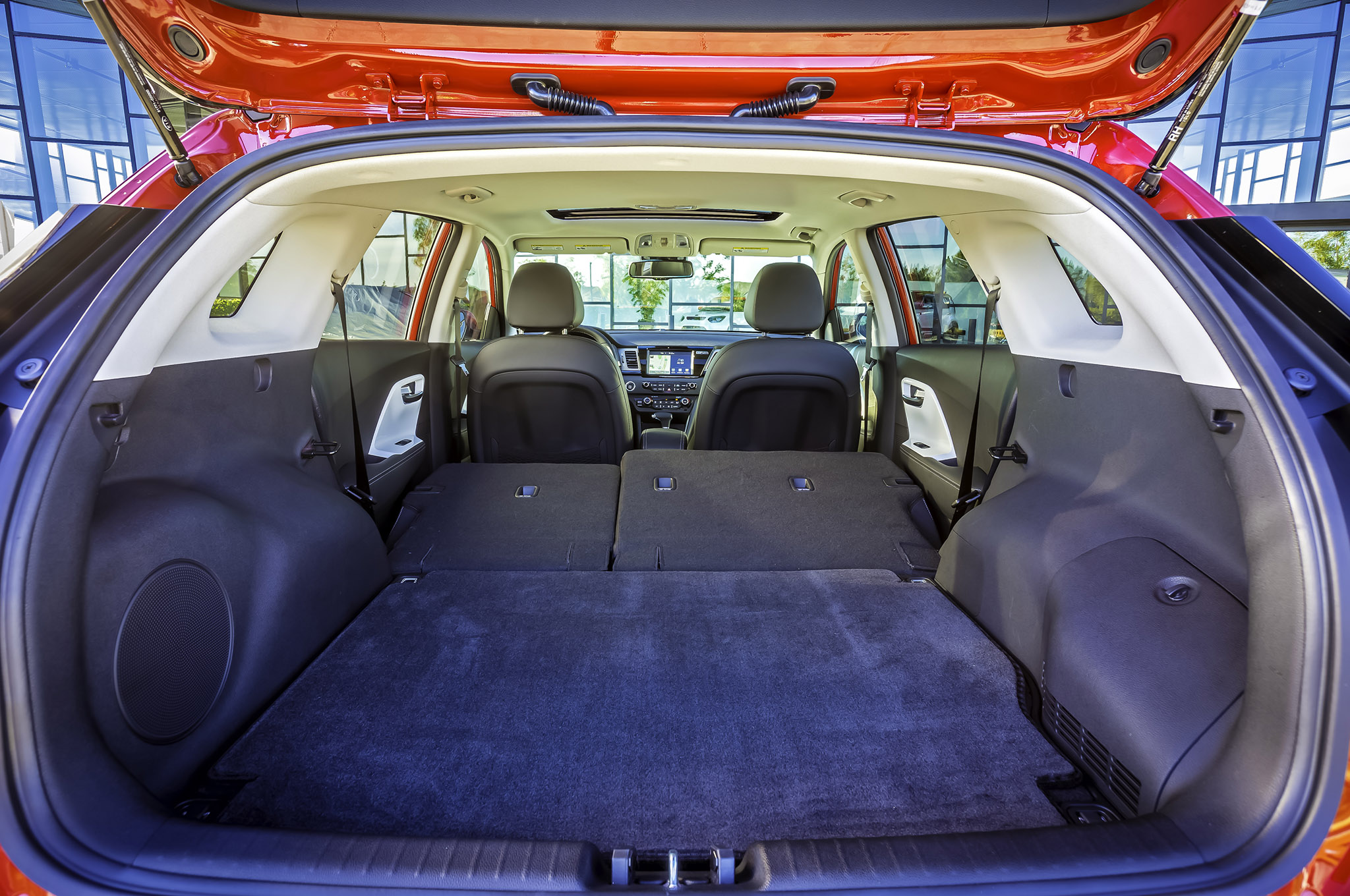 2017 Kia Niro Hybrid Cargo Area Seats Folded Motor Trend En Español 2017 Kia Niro Hybrid Cargo Area Seats Folded