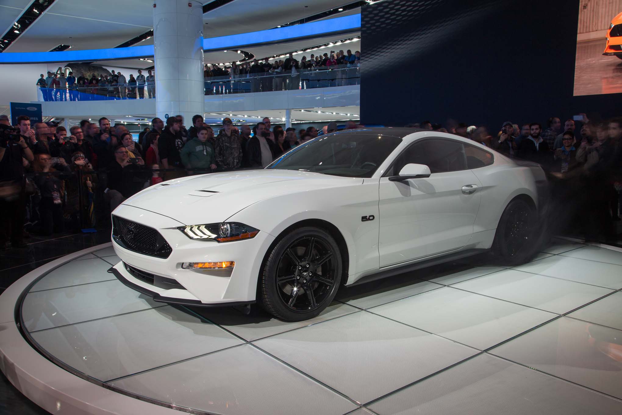 2018 Ford Mustang Gt Front Three Quarter Motor Trend En Español 2018 Ford Mustang Gt Front Three Quarter