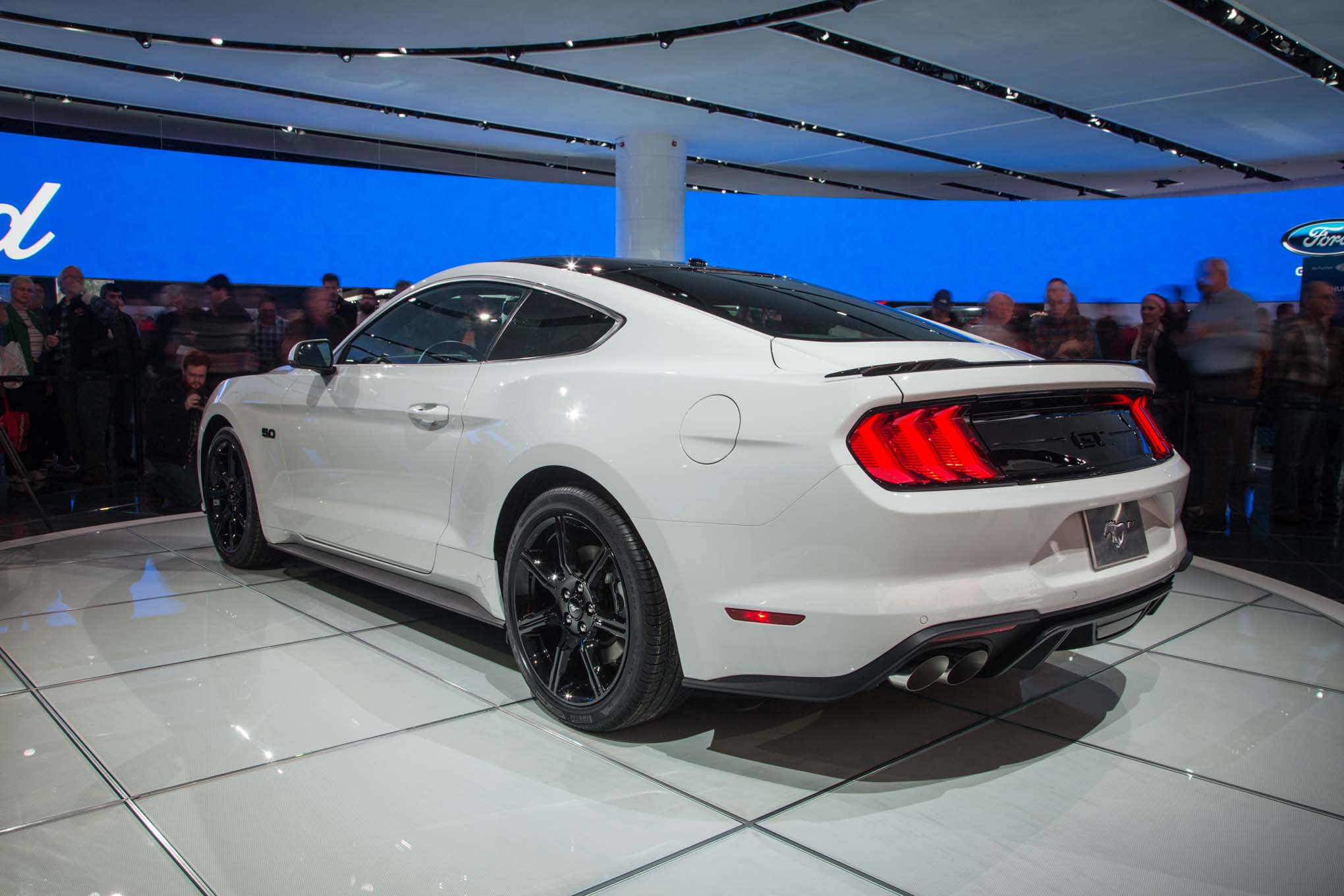 2018 Ford Mustang Gt Rear Three Quarter 02 Motor Trend En Español 2018 Ford Mustang Gt Rear Three Quarter 02