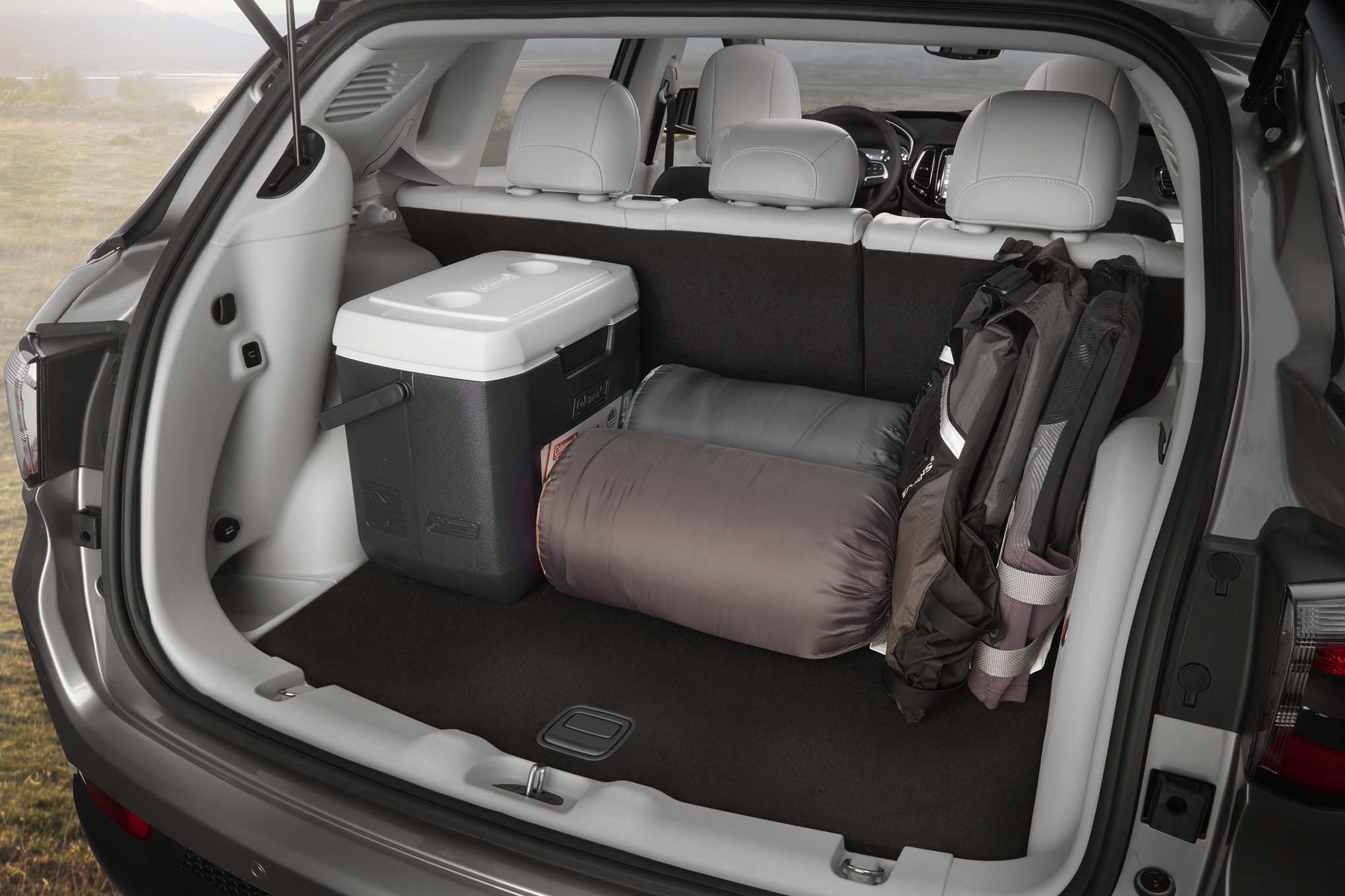 2017 Jeep Compass Limited cargo space Motor Trend en Español