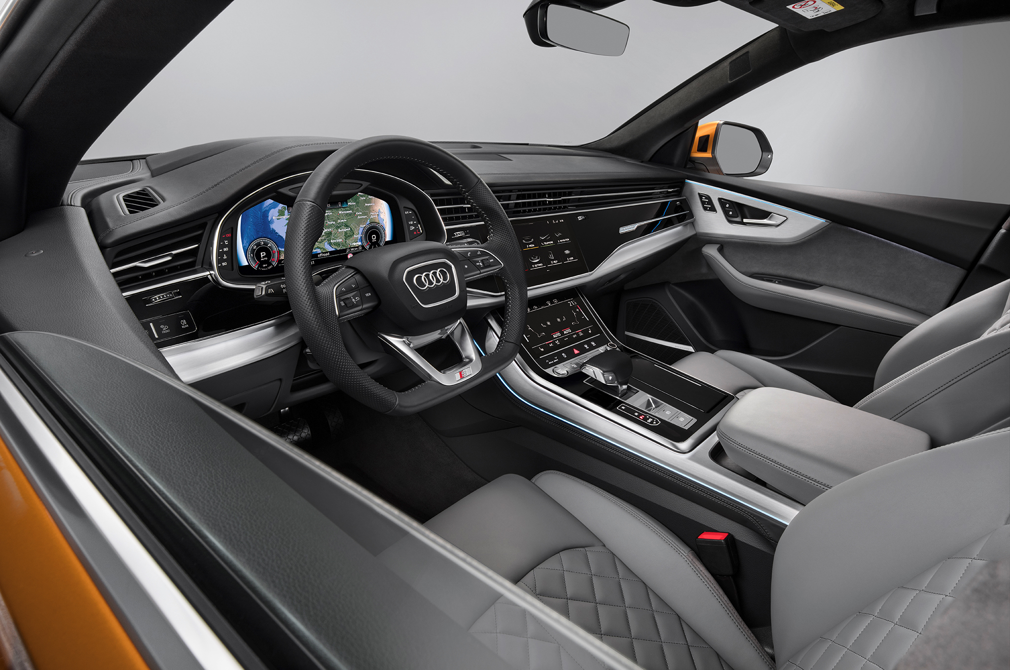 2019 Audi Q8 front interior 02