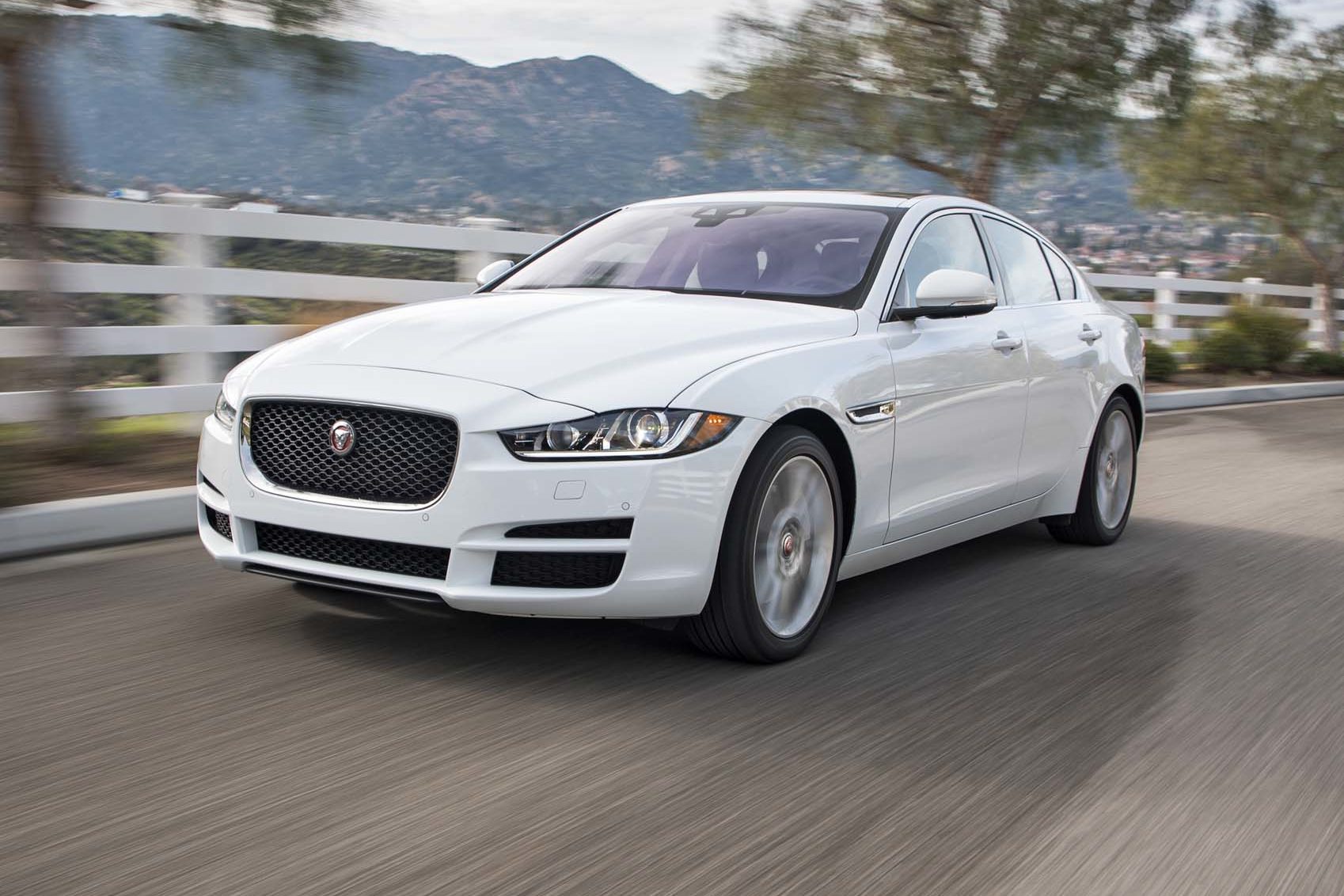 Jaguar Xe 2 5t 2017 Primera Prueba Motor Trend En Espanol