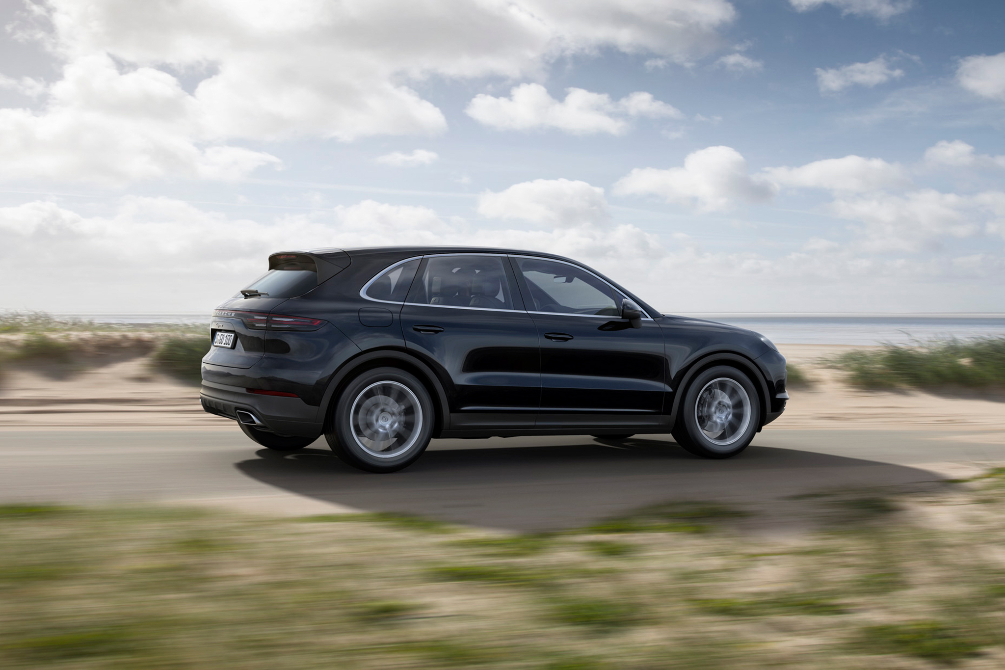 2019 Porsche Cayenne Rear Three Quarter In Motion 01 Motor Trend 29 Agosto 2017 Miguel Cortina