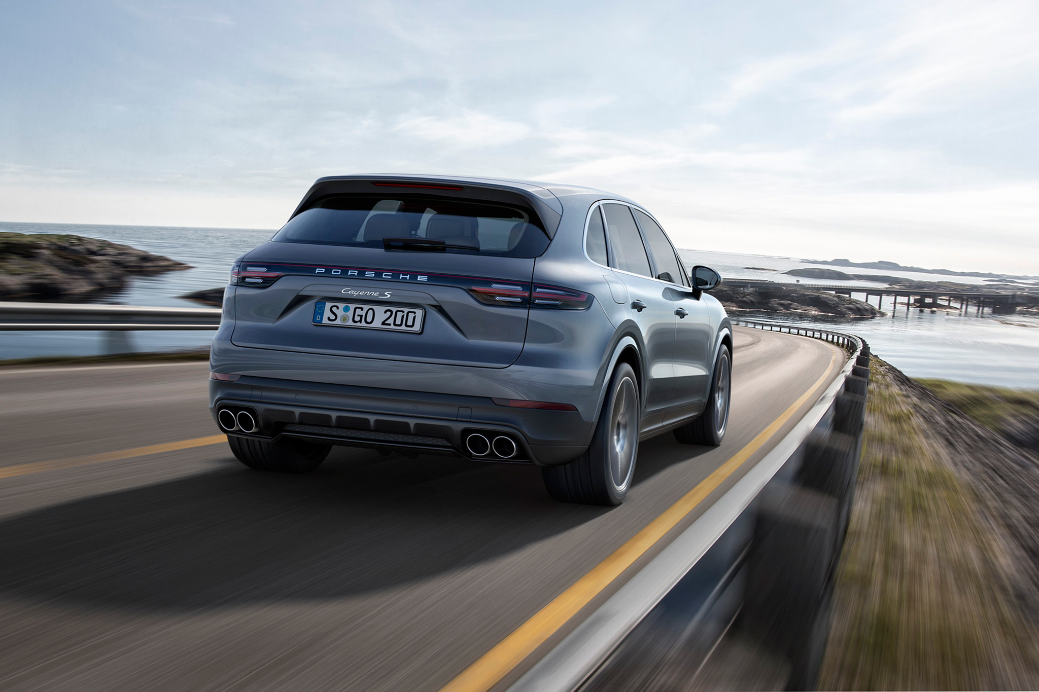 2019 Porsche Cayenne Rear Three Quarter In Motion 02 Motor Trend 14 Septiembre 2017 Miguel Cortina