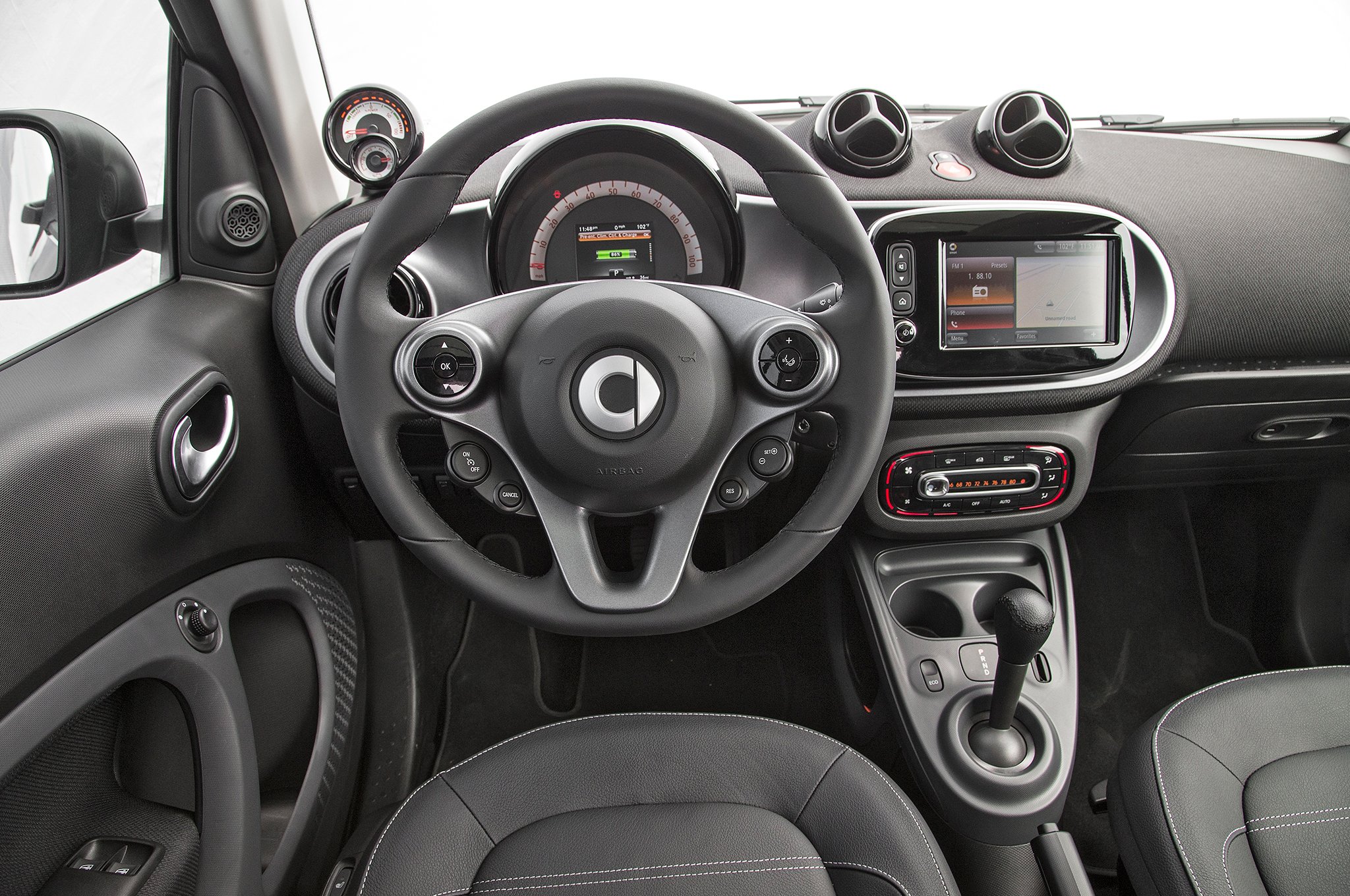 2017 Smart ForTwo ED Prime dashboard Motor Trend en Español