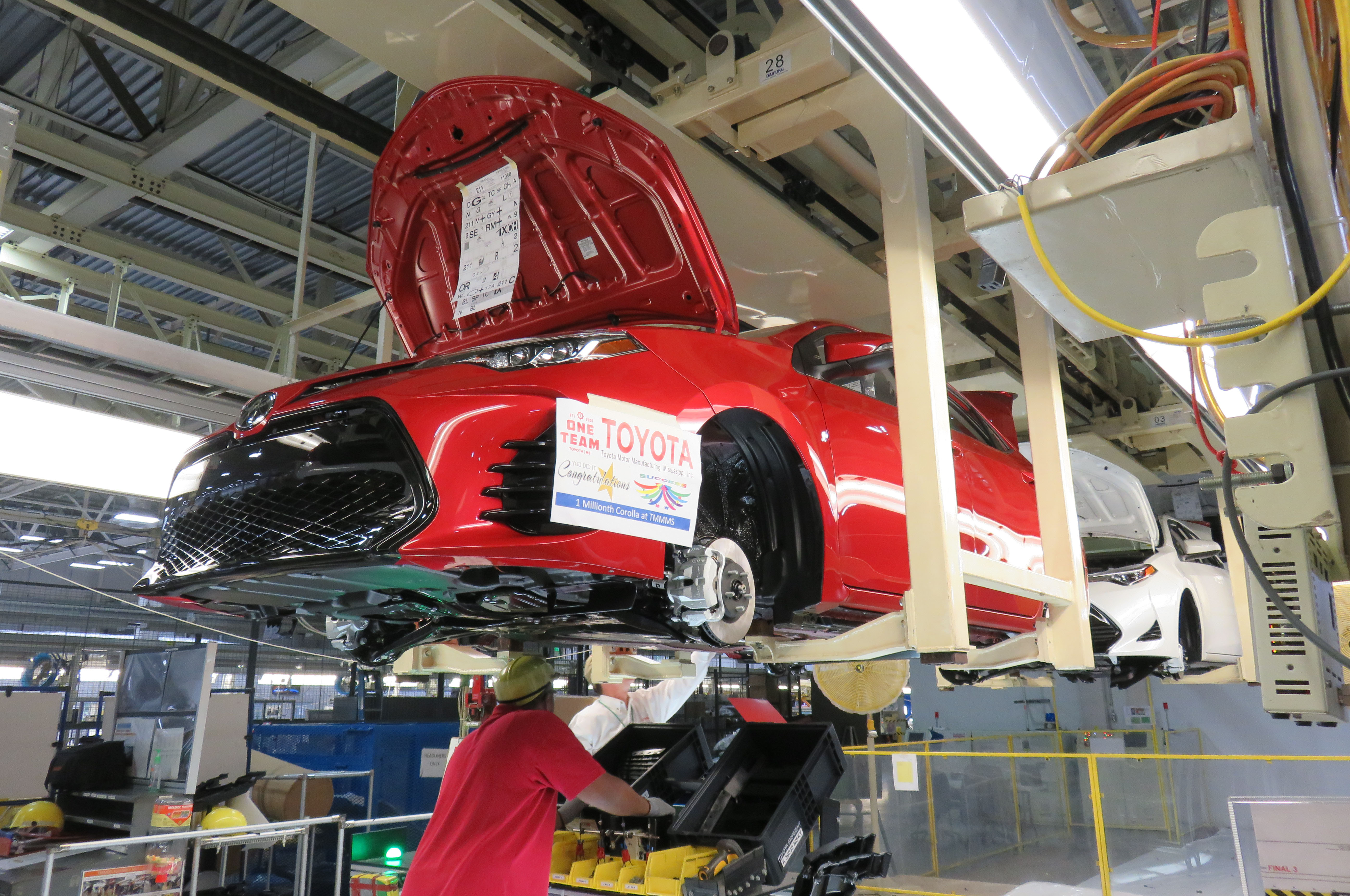 Toyota construye Corolla número 1 millón en planta de Mississippi