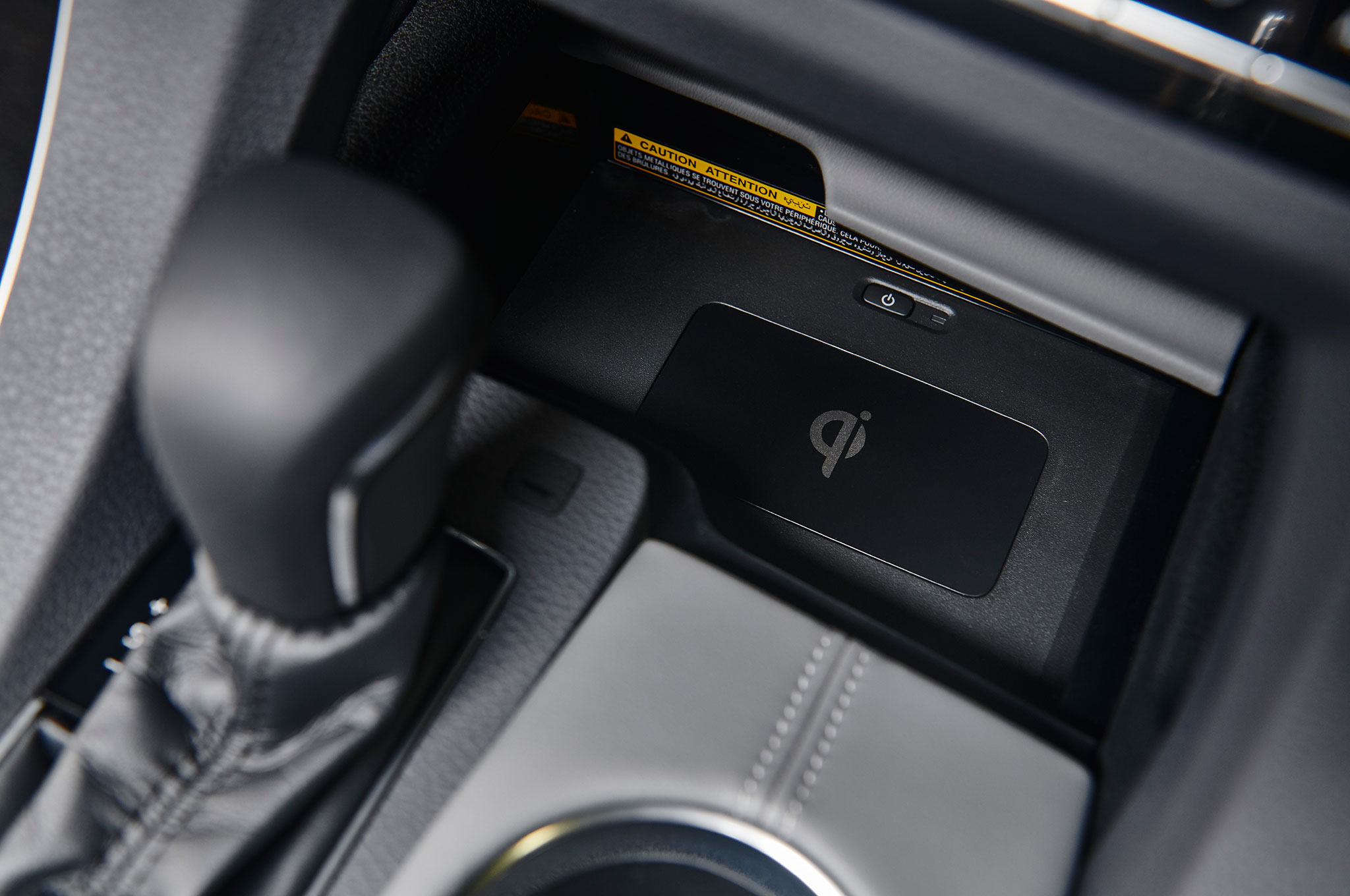 2019 Toyota Avalon Xse Interior Wireless Charging Motor Trend En 2019 Toyota Avalon Xse Interior Wireless Charging 15 Enero 2018 Miguel Cortina
